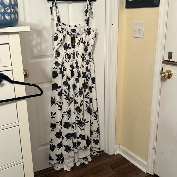 Off white and Black Sun dress with shoulder ties - Picture 2 of 6